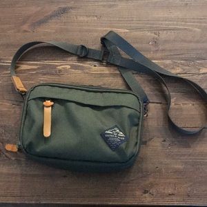 NWOT. United By Blue Cross Body bag